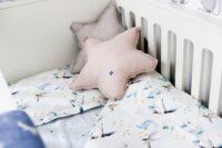 Fly_bedding_Flakes_sheet_stone_gray_star_lifestyle_04