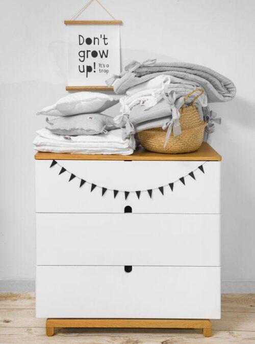 Nomi_chest_linen_textiles_01 Nomi_chest_linen_textiles_01